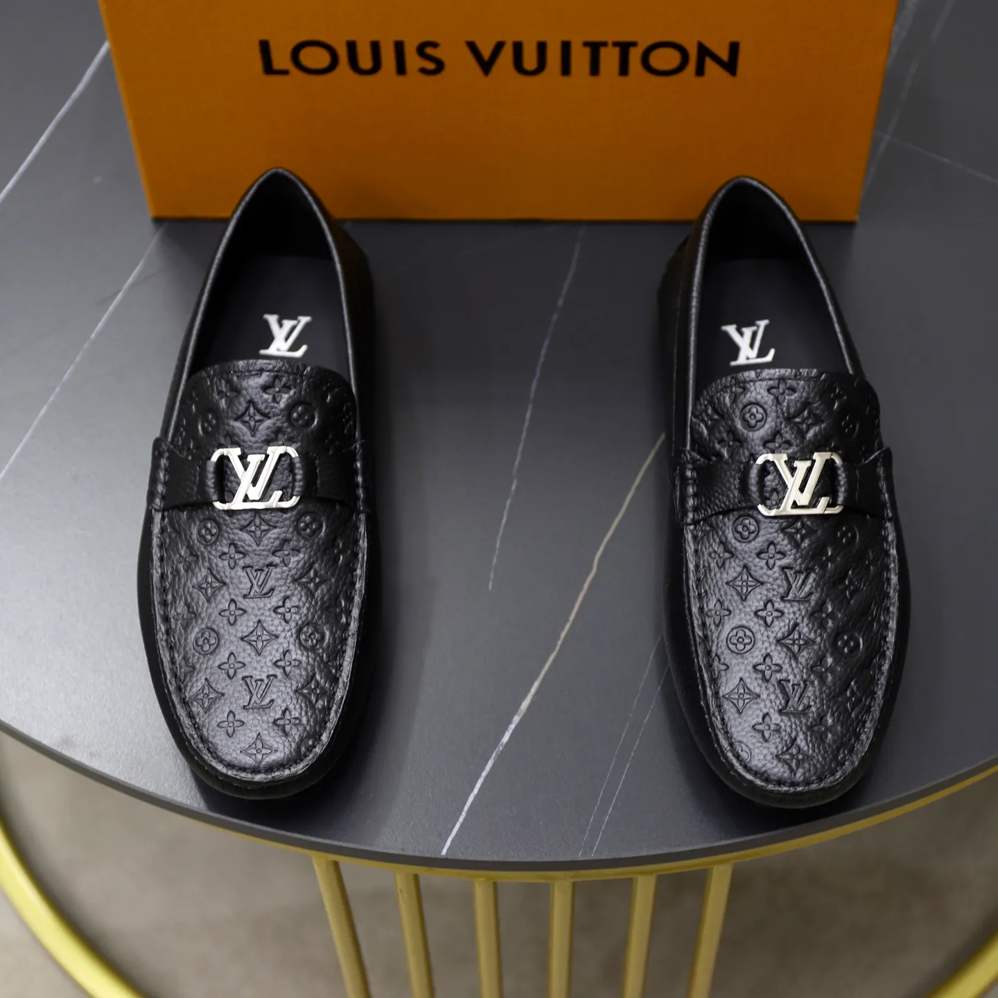 Ex-factory price: 480💰【LV】Louis Vuitton ⚠️High-end men’s driving and pedal series ⚠️38-44 (customized for 45) ⚠️All original cowhide leather! Thick and soft! Made entirely of calfskin lining! The latest non-slip beanie sole! Three-dimensional package technology! Fashionable and classic! Handicrafts! Original high quality! Feel free to compare!